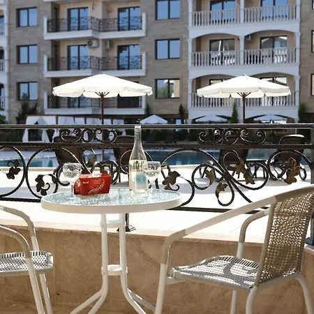 Valencia Gardens Luxury شقة نيسيبار